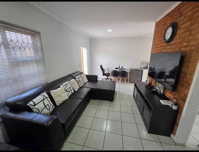 2 BEDROOM TOWNHOUSE FOR SALE IN CLARINA